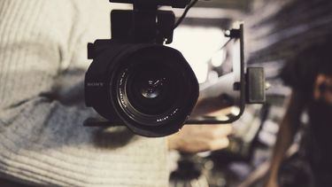 Por una supuesta película en Netflix, se armó el conflicto entre un periodista sanjuanino y una productora