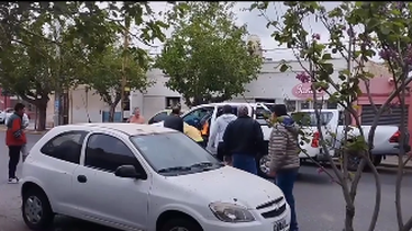 Video: el desesperante rescate de la pareja sanjuanina que se prendió fuego dentro de una camioneta