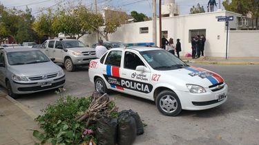 Revuelo en Capital por una joven que usaba a su hijito para vender en la calle