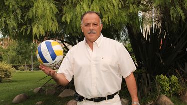 “El vóley me ayudó a conocer el manejo de grupo”