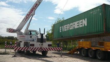 Construyen su casa en un conteiner: Mirá el paso a paso