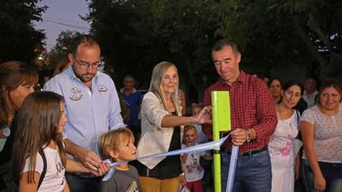 Dos populosos barrios de Rivadavia estrenan iluminación