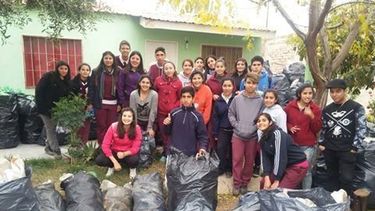 Egresados Solidarios: en una semana recolectaron 1.300 kilos de pet