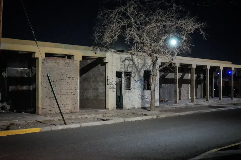 El centro comercial abandonado del barrio Aramburu. 