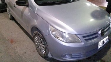 Tiros al aire, persecución y finalmente abandonaron el auto en el que huían Tiros al aire, persecución y finalmente abandonaron el auto en el que huían