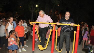 Capital: Inauguraron aparatos de gimnasia