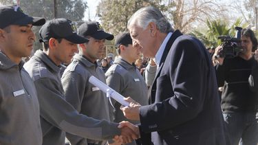 Lágrimas de emoción en el ingreso de 57 nuevos agentes penitenciarios