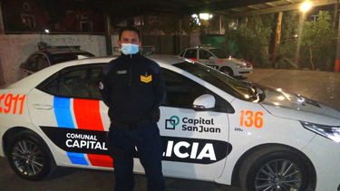 Salvó a un bebé de no morir en pleno centro sanjuanino: conocé al policía detrás del milagro