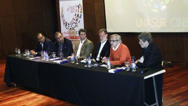 El ex ministro Rafael Bielsa presentó su libro