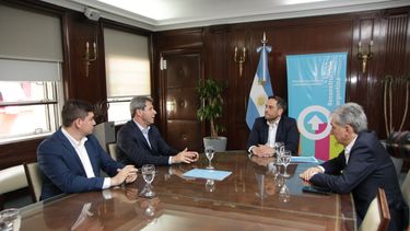 Uñac gestionó ante Nación fondos por $165 millones para equipar a la Brigada de Incendios Forestal