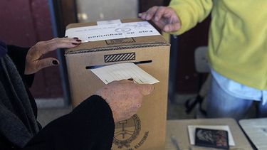A votar con máxima de 15º y algunas nubes en el cielo