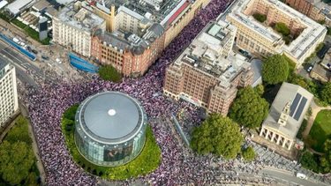 Marcha sin precedentes en Londres: la ultraderecha copó las calles contra la inmigración