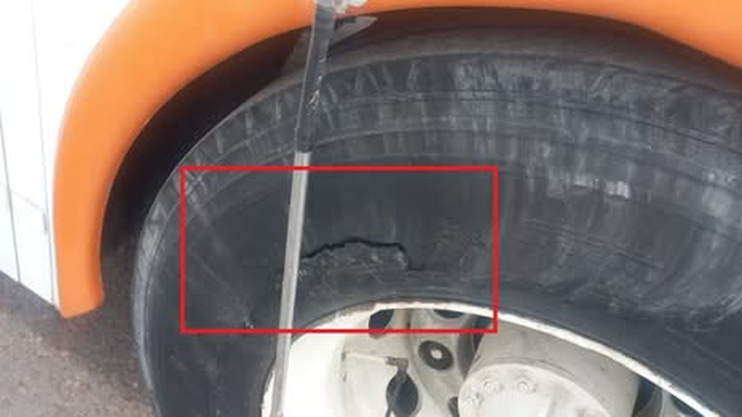 Un colectivo que había partido de San Juan a Chile en presunto tour de compras, fue detenido por su estado calamitoso. &nbsp;