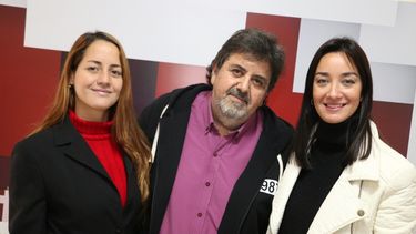 Cande Mallea, la cantante sanjuanina que recorrerá los primeros departamentos junto a Juan Carlos Rubio, a cargo del Programa; y Andrea Sánchez, directora dela Fiesta Nacional del Sol.&nbsp;