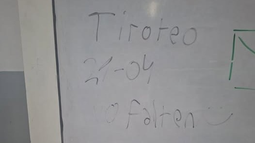 El mensaje intimidatorio que fue descubierto en la pizarra de una escuela de Jáchal. Foto: Jáchal Transmite