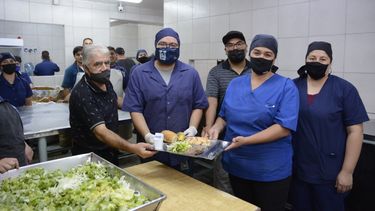 En fotos: luego de dos años, así se vivió el primer día en el comedor de la UNSJ