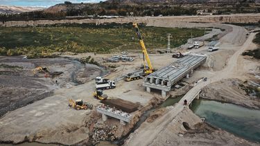 Mirá cómo está quedando el imponente puente sobre el Río Blanco