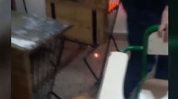 Viral: un video con chicos de la Escuela Industrial quemando un banco