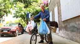 Un trabajador incansable: el sanguchero más conocido de San Juan