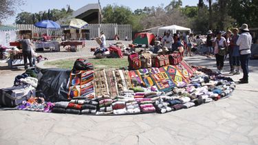 Las manteras aborígenes coparon el ingreso al Estadio