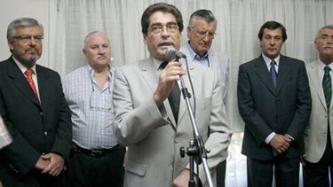 Revive el escándalo por juicios de policías contra la provincia