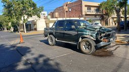 Violento choque entre una camioneta y un colectivo en Capital Violento choque entre una camioneta y un colectivo en Capital