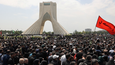 Para la teocracia shiíta de Irán, las manifestaciones masivas han sido cruciales para demostrar la legitimidad del liderazgo de Ebrahim Raisi. Foto: Clarín/Reuters