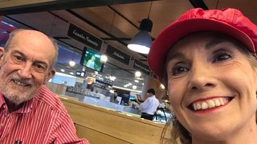 La historia de amor entre un minero y una escritora que suma un capítulo único