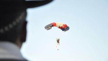 El paracaidismo sanjuanino atrajo a la TV Pública