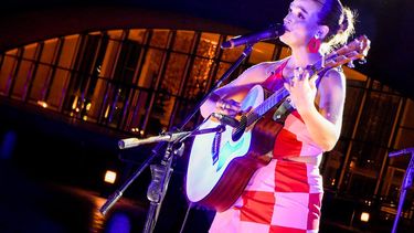 Martina Flores mostró su talento en los Jardines del Teatro del Bicentenario en la noche del domingo.