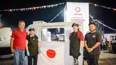 La familia japonesa más conocida de San Juan inauguró su stand de sushi en la FNS