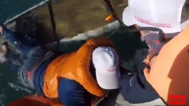 Tremendo video: rescatan a pescadores en el dique Punta Negra