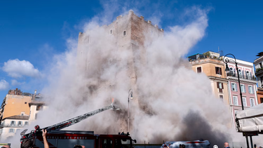 La Torre dei Conti, en Roma, se derrumbó este lunes mientras se realizaban trabajos de restauración.&nbsp;