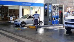 Falta de combustibles en San Juan: unas estaciones no venden y otras dan lo que les queda