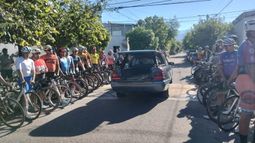 Con un pasillo de bicicletas y en medio de un profundo dolor: la emotiva despedida a Rodrigo Potro Silva, exciclista del SEP Con un pasillo de bicicletas y en medio de un profundo dolor: la emotiva despedida a Rodrigo Potro Silva, exciclista del SEP