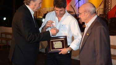 Uñac homenajeado por ser el primer gobernador descendiente de valencianos