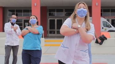 La historia detrás del conmovedor video que hicieron una enfermera y personal del Hospital Rawson