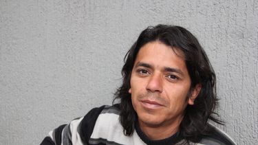 Video: en plena cuarentena, “El Grillo” hace delivery de música