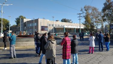 Personal del Hospital Marcial Quiroga se sumó a la protesta por el reclamo salarial
