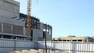 Trasladaron el monumento del Rotary al predio ferial