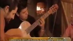 Los Labriegos agradecieron, emocionados, por el instrumento recuperado