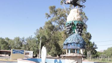 El Monumento al Fernet, primera víctima de la transición