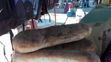 La caucetera estafada devolvió solidaridad con pan casero