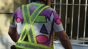 Ciclistas y motociclistas deberán usar chalecos o bandas reflectantes