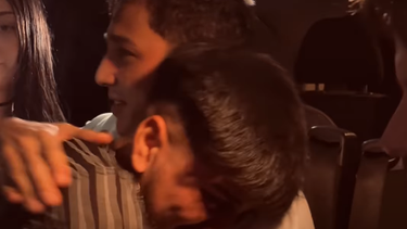 El fan sanjuanino no pudo evitar la emoción al conocer a los integrantes de QLokura.