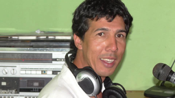 De la bici y el handy a las redes: quién es el periodista que informa desde Caucete hacia toda la provincia De la bici y el handy a las redes: quién es el periodista que informa desde Caucete hacia toda la provincia