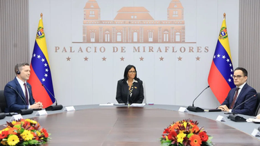 Delcy Rodríguez desmanteló el Salón Néstor Kirchner y reavivó la polémica en Venezuela