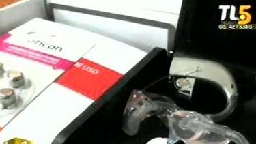 Entregaron audífonos, sillas de ruedas y andadores