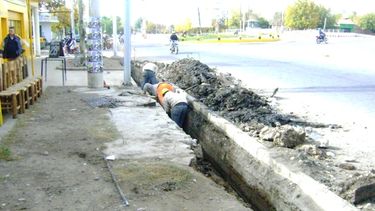 Avanzan en trabajos de renovación en calles Benavidez y Salta