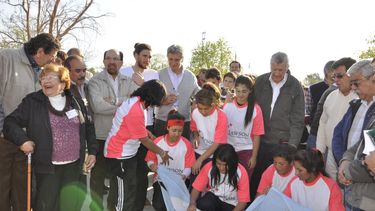 El Club Obrero Rawson Alvear luce playón polideportivo nuevo